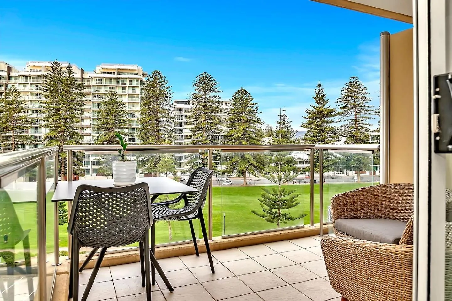 'Bayside Pines' Resort-Style Haven On Glenelg Beach Аделаида 0*,  Австралия