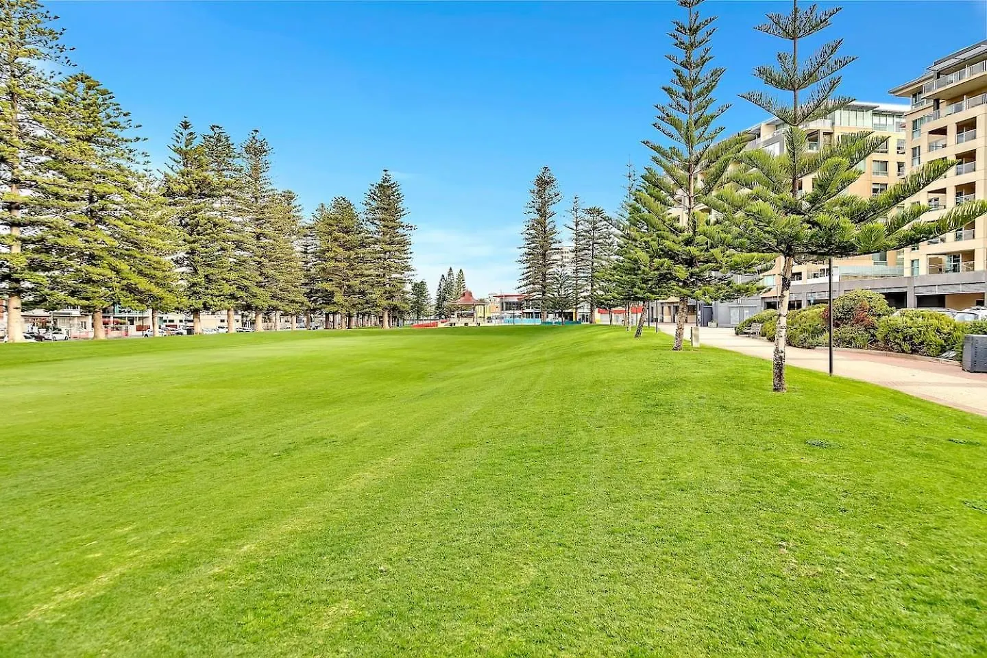 Апартаменты 'Bayside Pines' Resort-Style Haven On Glenelg Beach Аделаида